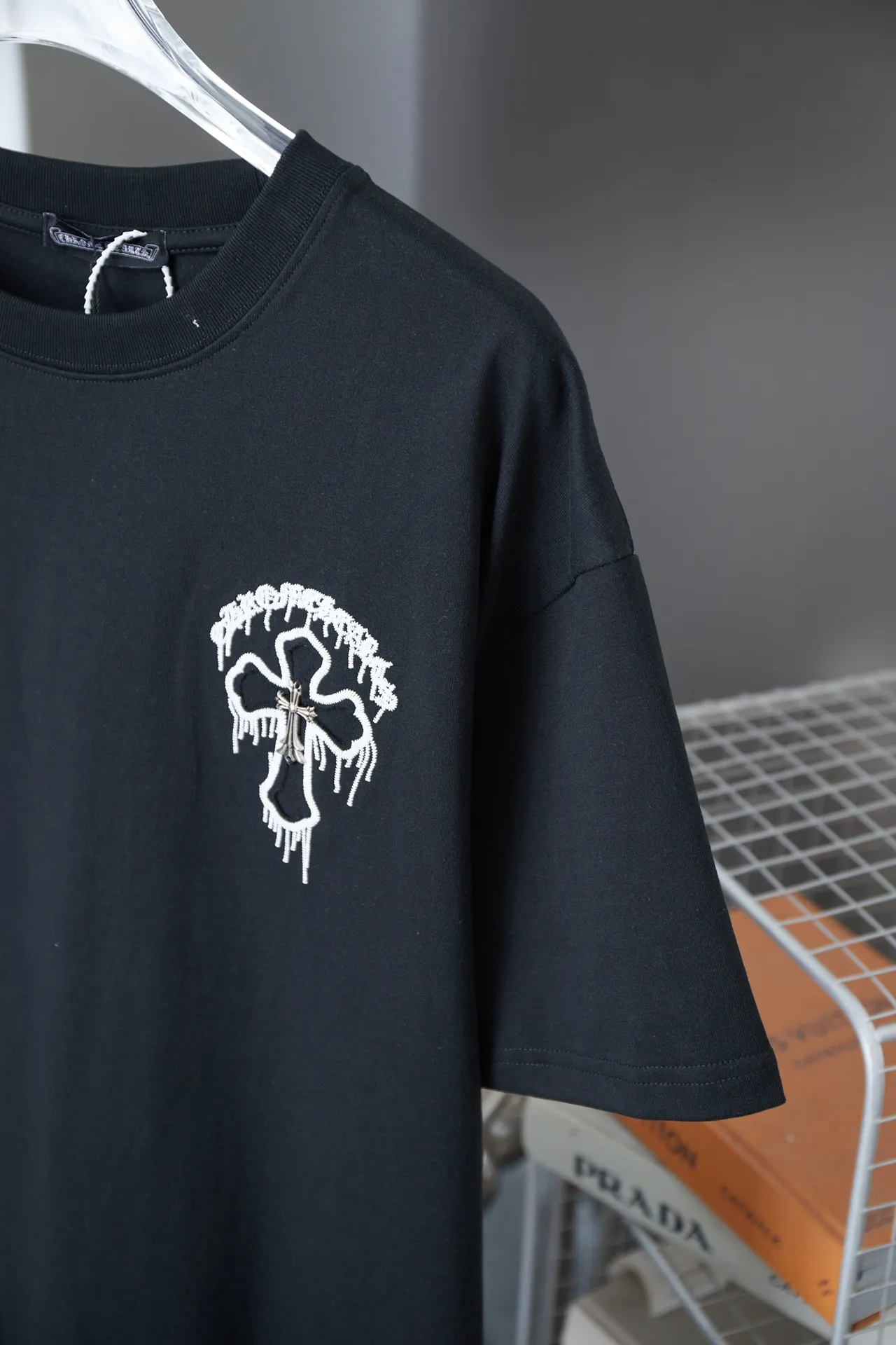 🅿️200 Ch*ome Hearte 25SS early spring new style, patch embroidery hardware, Croix heart cross short sleeves, light luxury, essential item for daily commuting for men and women, correct version, welcome to compare, detailed features · 320g 100% pure cotton double yarn jersey fabric · Custom dyed in the same cylinder, special thickened 32 count double strand 1X1 thread · Imported Tajima machine embroidery and stitch embroidery letters➕original cloth patch embroidered cross➕high temperature hot stamping hardware accessories. Chest embroidery patch with heart pattern➕hand-stitched hardware accessories · Double-needle stitching and cross-stitching technology · Original main mark washed tag brand moisture-proof paper packaging Color: black/white/burgundy Size: S/M/L/XL